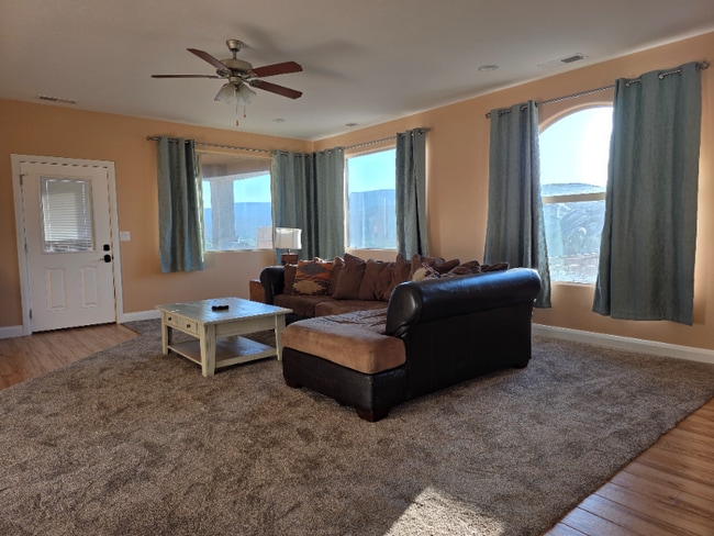 311 920 N in Hurricane, UT - Building Photo - Building Photo