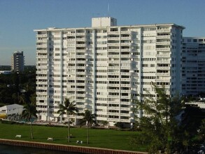 Sky Harbor East in Fort Lauderdale, FL - Foto de edificio - Building Photo