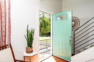 6211 Manor Rd in Austin, TX - Building Photo - Building Photo