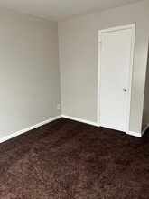 2811 North O.Henry Boulevard in Greensboro, NC - Building Photo - Building Photo