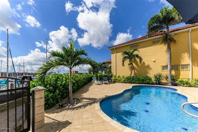 3209 Sunset Key Cir in Punta Gorda, FL - Building Photo - Building Photo