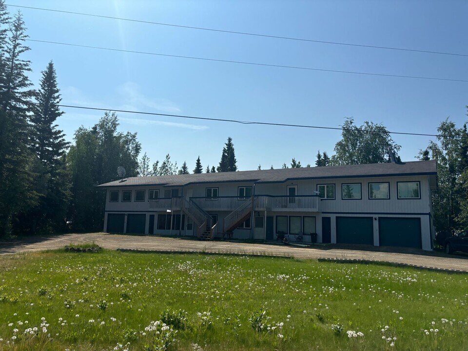 1183 O'Neal Rd in North Pole, AK - Building Photo
