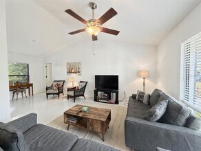 8425 Cypress Lake Cir in Sarasota, FL - Building Photo - Building Photo