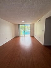 4560 NW 107th Ave in Doral, FL - Building Photo - Building Photo