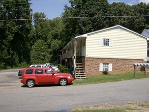 77 Ford St in Collinsville, VA - Foto de edificio - Building Photo