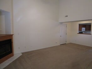 1725-1727-1727 Louise Cir in Columbia, MO - Building Photo - Building Photo