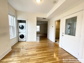 92 L St, Unit 3 in Boston, MA - Building Photo - Building Photo