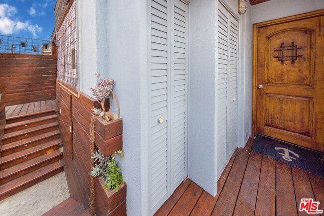 38 Sunset Ave in Los Angeles, CA - Foto de edificio - Building Photo