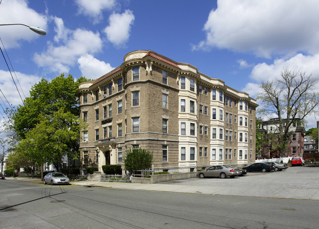 Brookledge Apartments in Lynn, MA - Foto de edificio - Building Photo