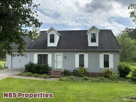 7404 Foxglove Ln in Knoxville, TN - Building Photo