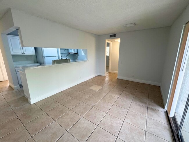 4459 Treehouse Ln in Tamarac, FL - Building Photo - Building Photo