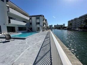 3582 NE 171 St in Sunny Isles Beach, FL - Building Photo - Building Photo