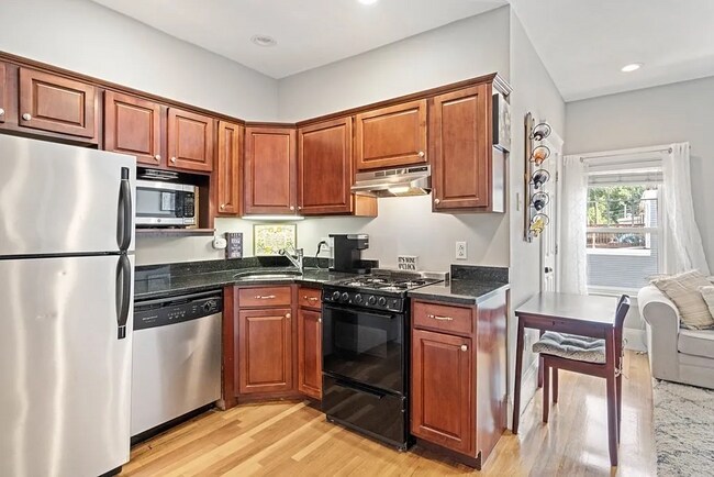 177 W 6th St, Unit 1 in Boston, MA - Building Photo - Building Photo