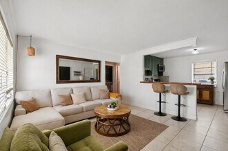 3017 Buckley Ave in Lake Worth Beach, FL - Foto de edificio - Building Photo