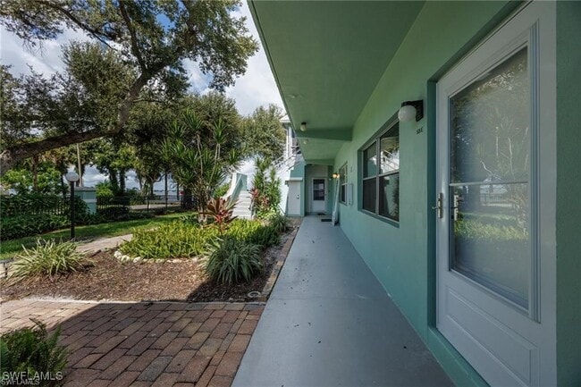 property at 3225 E Riverside Dr