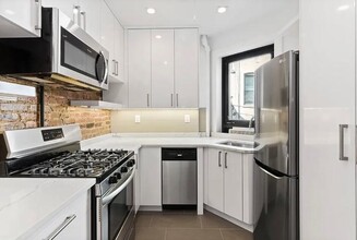 321 E 12th St in New York, NY - Building Photo - Building Photo
