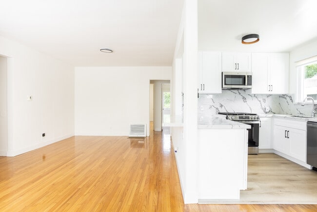 728 N Edinburgh Ave, Unit 728