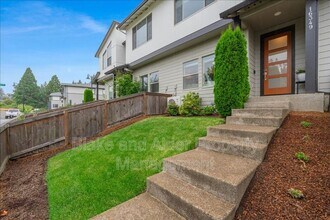 16349 SE Sunshower Pl in Happy Valley, OR - Building Photo - Building Photo