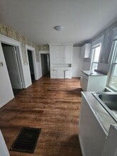 1404 E Lake Rd in Erie, PA - Building Photo - Building Photo