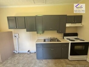3916 Middle St in Hope Mills, NC - Building Photo - Building Photo