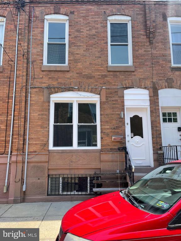property at 2217 S Chadwick St