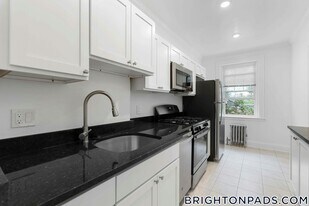 100 Kilsyth Rd, Unit 5 in Boston, MA - Building Photo