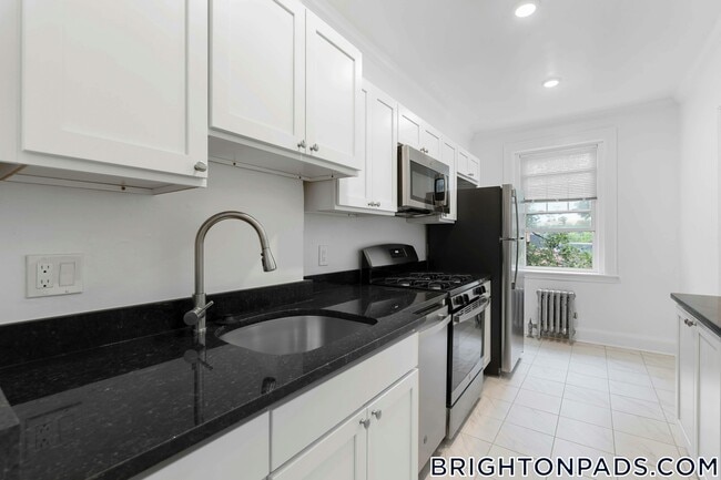 100 Kilsyth Rd, Unit 5