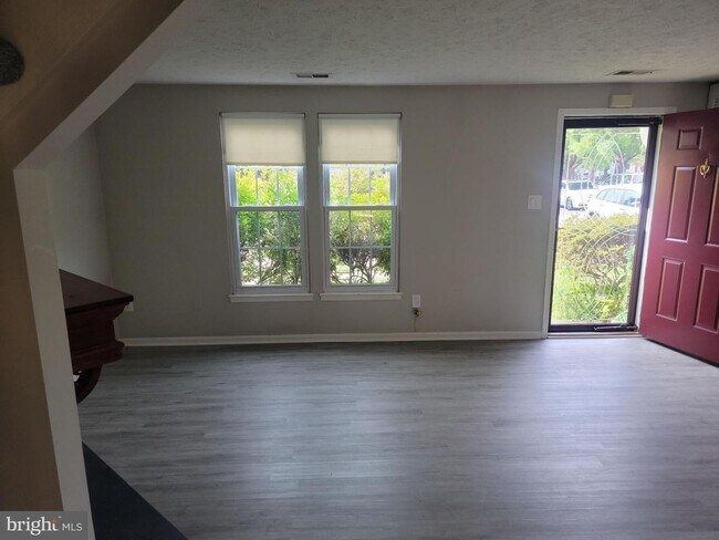 7475 Lone Star Rd in Lorton, VA - Building Photo - Building Photo