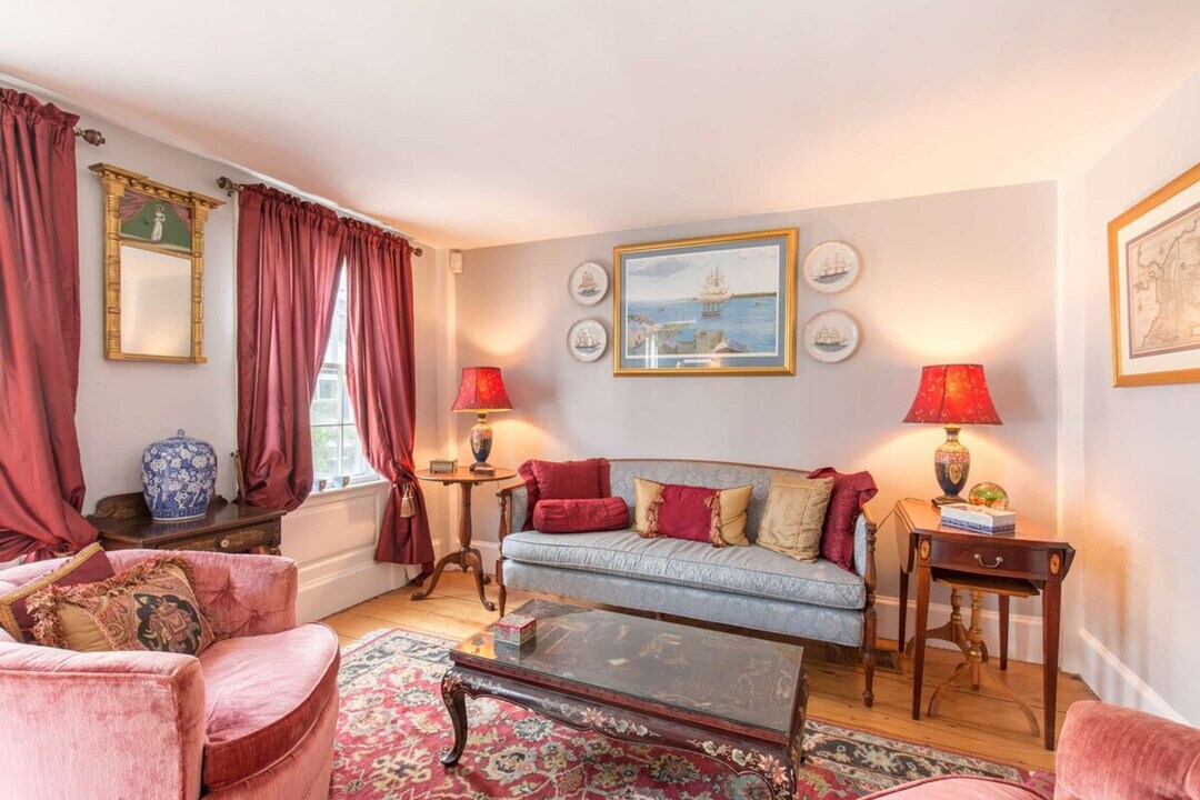 50 Elm St in Marblehead, MA - Building Photo