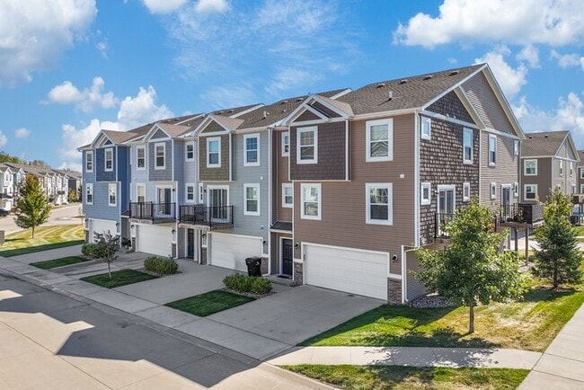 2721 NW Lois Ln in Ankeny, IA - Building Photo - Building Photo