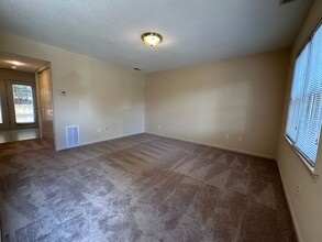 221 3rd St NW in Hickory, NC - Building Photo - Building Photo