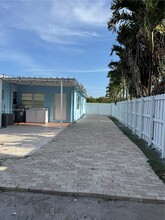 621 E 43rd St in Hialeah, FL - Building Photo - Building Photo
