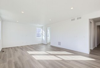 16052 E 111th Cir in Commerce City, CO - Building Photo - Building Photo