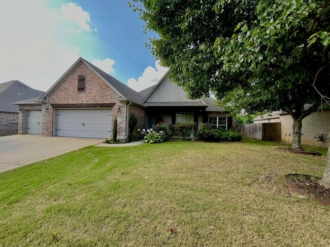 3640 W Bowling Green Pl in Fayetteville, AR - Building Photo - Building Photo