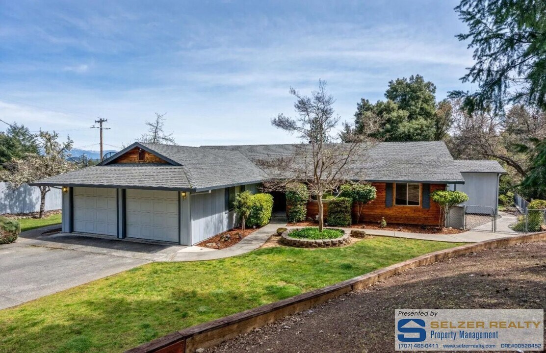 27391 Crow Pl in Willits, CA - Building Photo