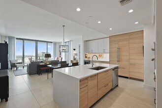 301 1st St S, Unit Saltaire Unit 2305 in St. Petersburg, FL - Foto de edificio - Building Photo