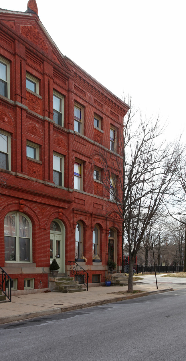 261 Robert St in Baltimore, MD - Foto de edificio - Building Photo