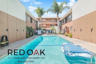 15405 Vanowen St, Unit 30 in Los Angeles, CA - Building Photo - Building Photo