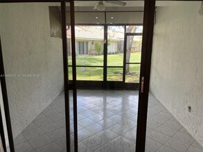 16606 Greens Edge Cir in Weston, FL - Building Photo - Building Photo