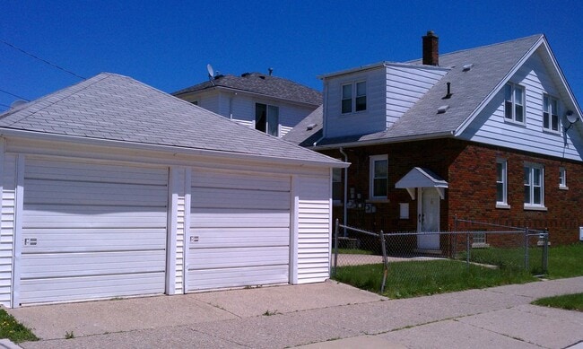6801 Barrie St in Dearborn, MI - Building Photo - Building Photo
