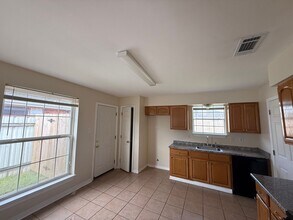 3806 Shangri-La Dr in Chalmette, LA - Foto de edificio - Building Photo