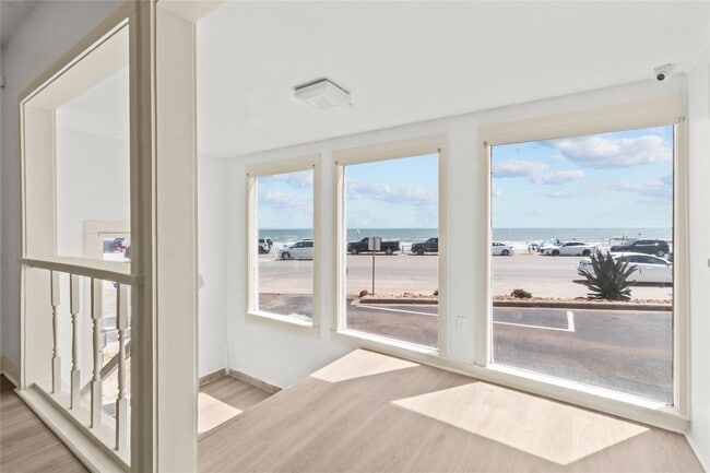 property at 1522 Seawall Blvd