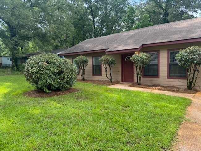 1460 May Ave in Jackson, MS - Foto de edificio - Building Photo