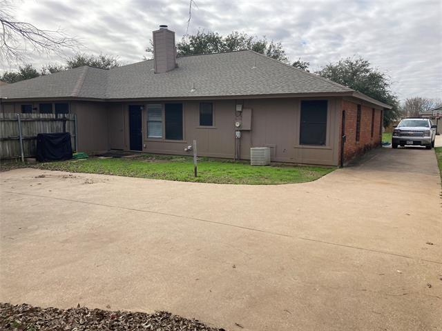 10613 Flamewood Dr in Fort Worth, TX - Building Photo - Building Photo