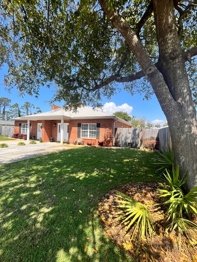 6214 E Azalea Ave in Panama City, FL - Building Photo - Building Photo
