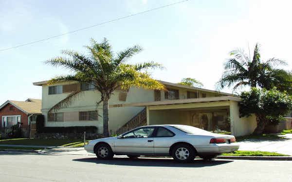 1050 W 88th St in Los Angeles, CA - Building Photo