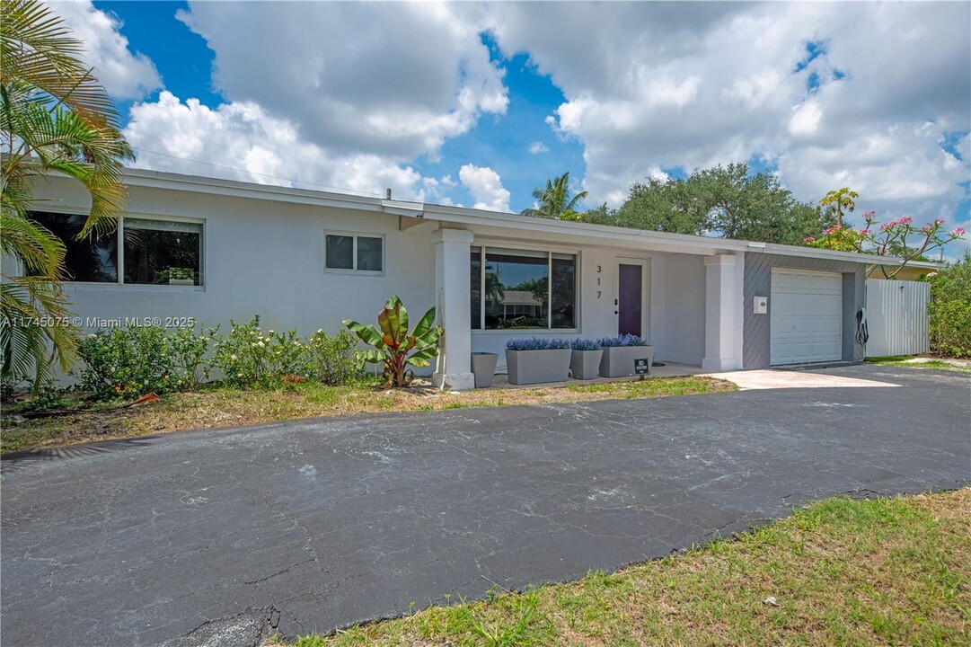 317 SE 7th Ave in Deerfield Beach, FL - Building Photo