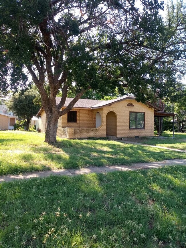 836 Locust St in Colorado City, TX - Building Photo - Building Photo