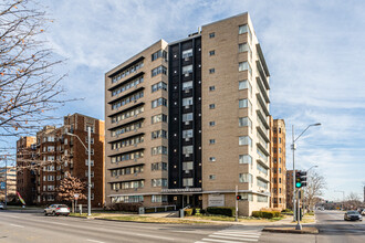 Sunset Country Club Plaza Apartments in Kansas City, MO - Building Photo - Building Photo