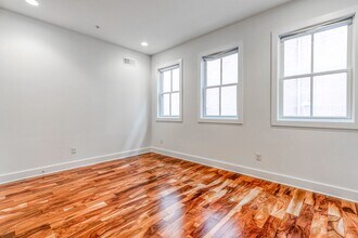 7 Bank St in Philadelphia, PA - Building Photo - Building Photo